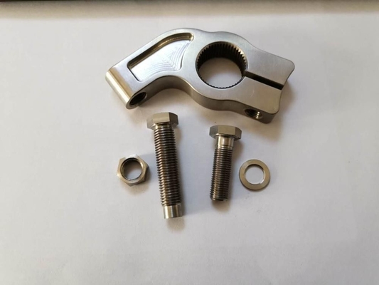Παγκόσμιο εξοπλισμό αυτοκινήτου 1-3/4 &quot;Split Midget Torsion Stop Kit με 1&quot; Spline και πιστοποίηση ISO 9001 σε Billet Titanium